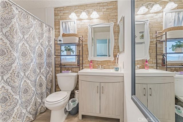 5711 Columbia Way 137, Quartz Hill, CA 93536