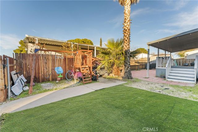 5711 Columbia Way 137, Quartz Hill, CA 93536