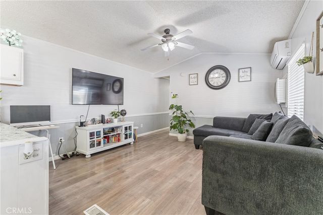 5711 Columbia Way 137, Quartz Hill, CA 93536