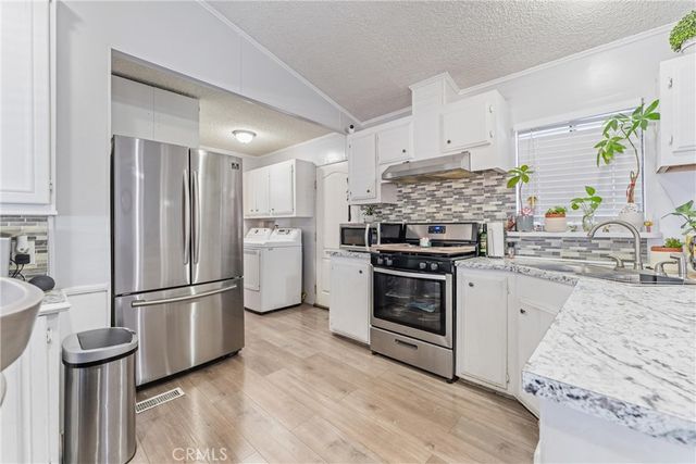 5711 Columbia Way 137, Quartz Hill, CA 93536