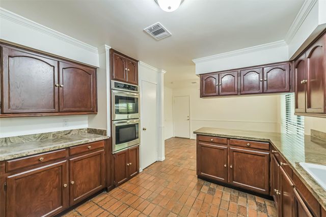 3111 Rockyridge Drive, Houston, TX 77063