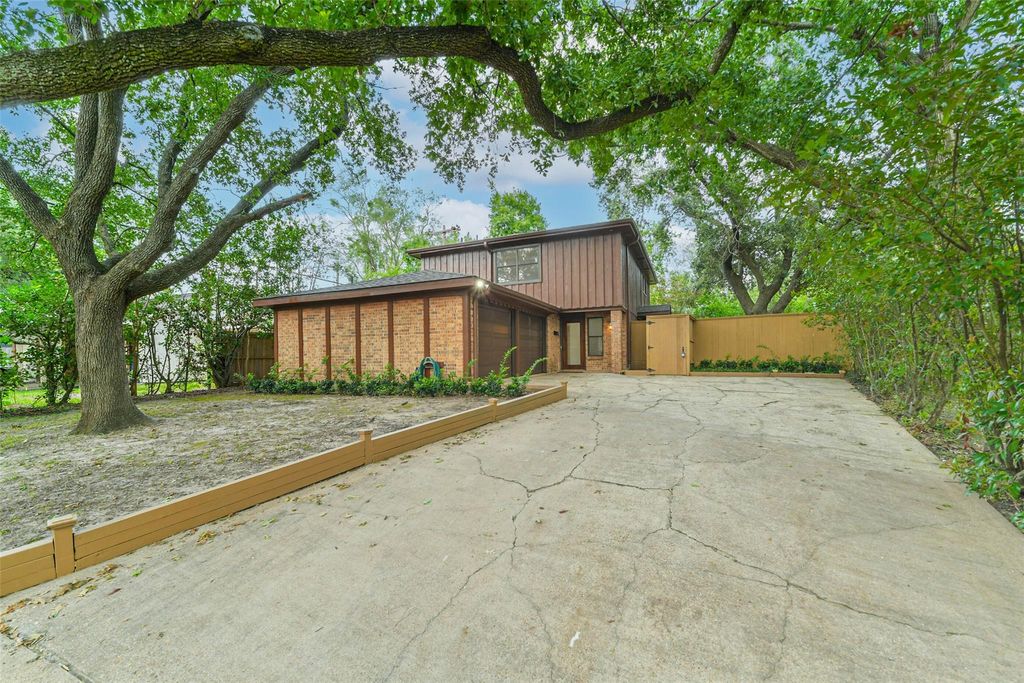 3111 Rockyridge Drive, Houston, TX 77063