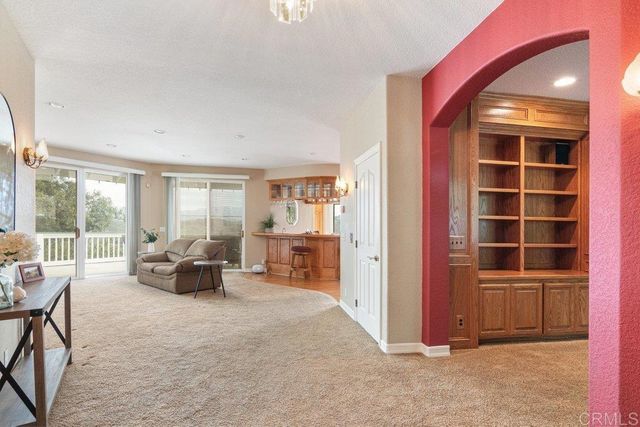 4327 Hollyhill Road, Vista, CA 92084