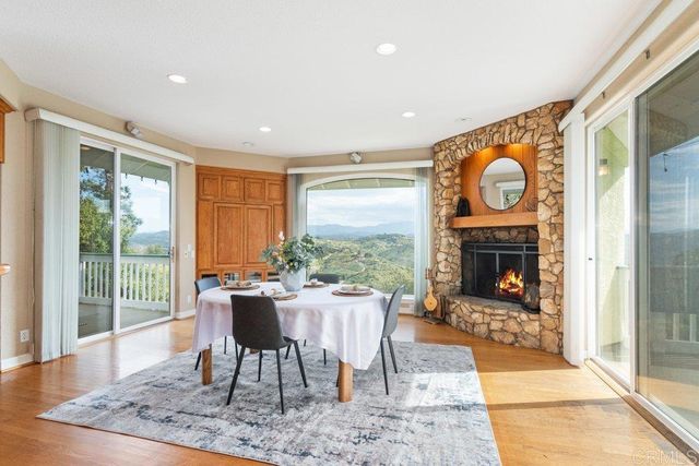 4327 Hollyhill Road, Vista, CA 92084