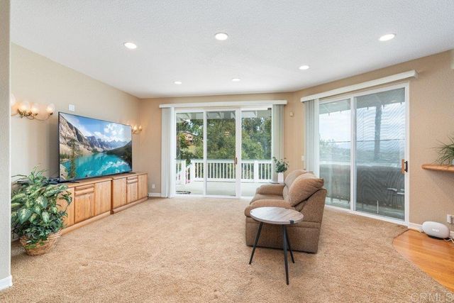 4327 Hollyhill Road, Vista, CA 92084