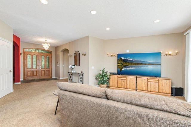 4327 Hollyhill Road, Vista, CA 92084