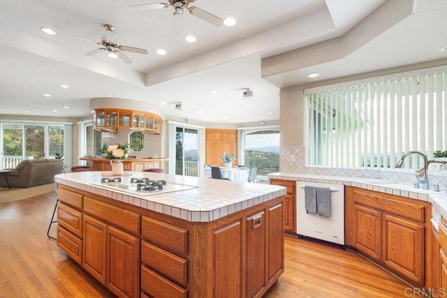 4327 Hollyhill Road, Vista, CA 92084