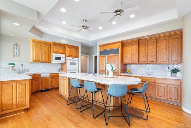 4327 Hollyhill Road, Vista, CA 92084