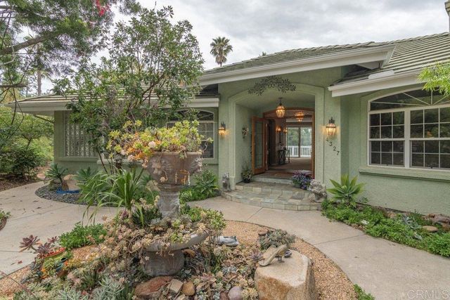 4327 Hollyhill Road, Vista, CA 92084