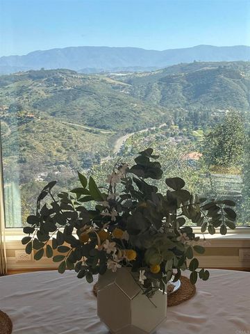 4327 Hollyhill Road, Vista, CA 92084