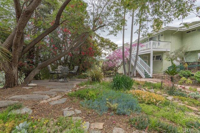 4327 Hollyhill Road, Vista, CA 92084