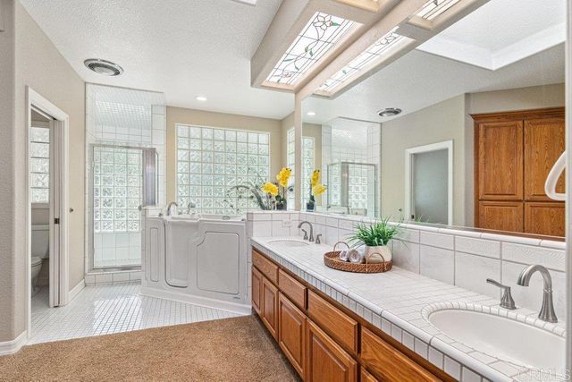 4327 Hollyhill Road, Vista, CA 92084