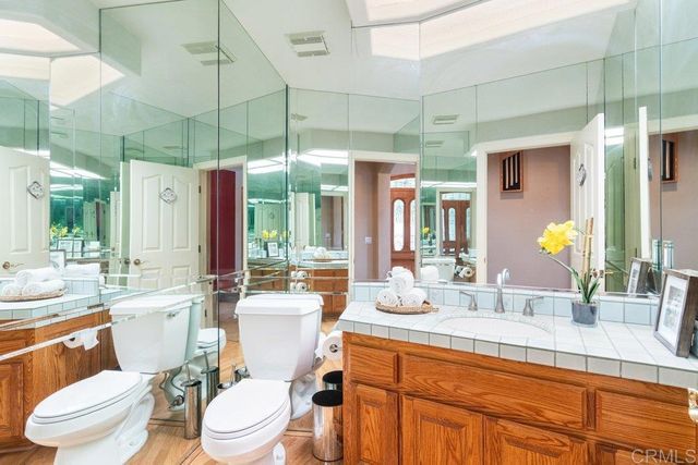 4327 Hollyhill Road, Vista, CA 92084