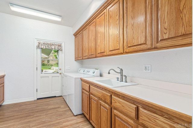 4327 Hollyhill Road, Vista, CA 92084