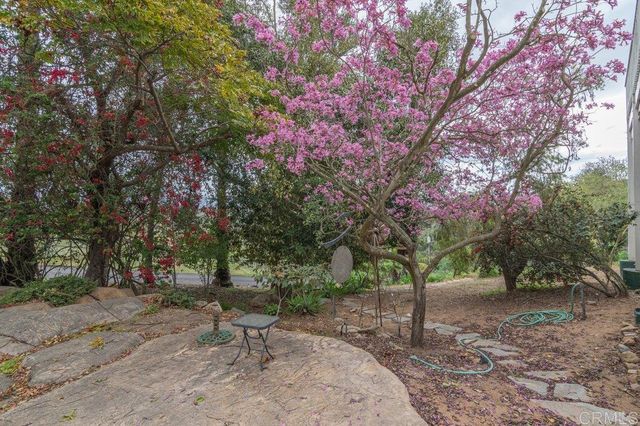 4327 Hollyhill Road, Vista, CA 92084