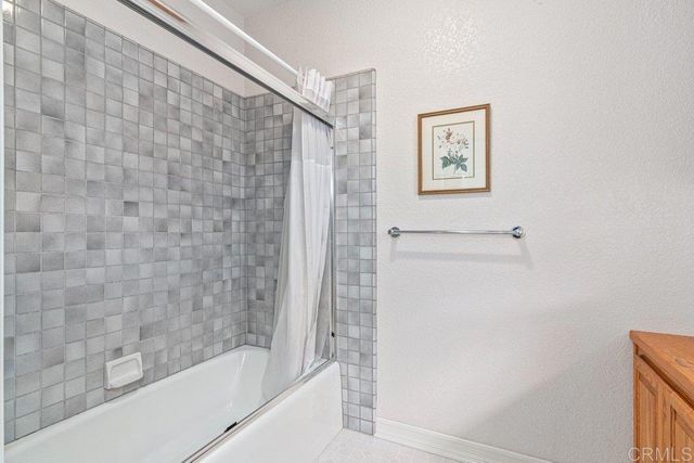 4327 Hollyhill Road, Vista, CA 92084