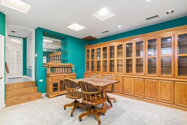 4327 Hollyhill Road, Vista, CA 92084