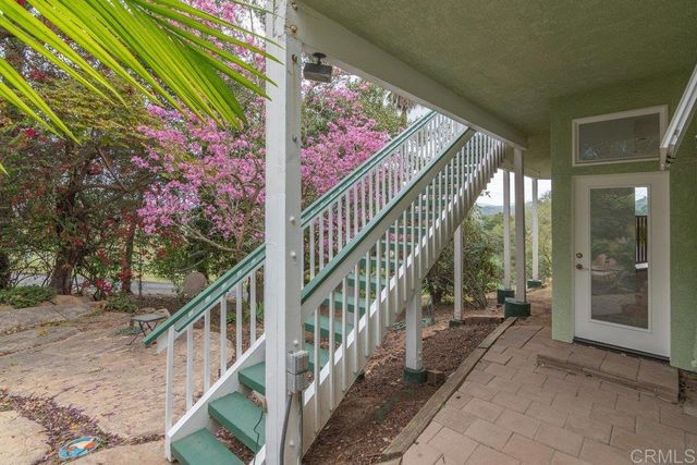 4327 Hollyhill Road, Vista, CA 92084