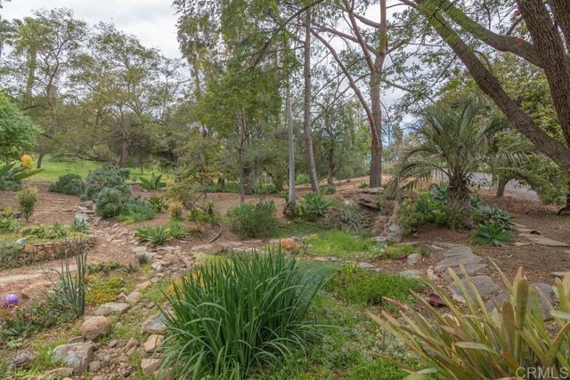 4327 Hollyhill Road, Vista, CA 92084