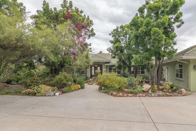 4327 Hollyhill Road, Vista, CA 92084