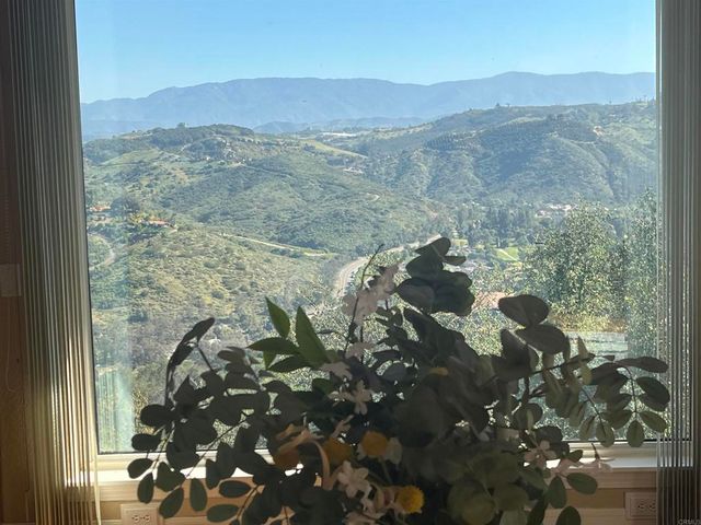 4327 Hollyhill Road, Vista, CA 92084