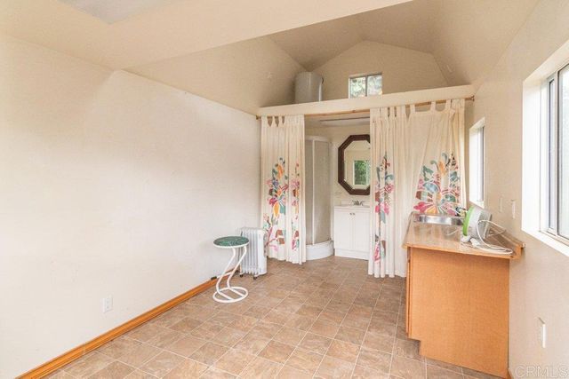 4327 Hollyhill Road, Vista, CA 92084