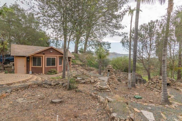 4327 Hollyhill Road, Vista, CA 92084