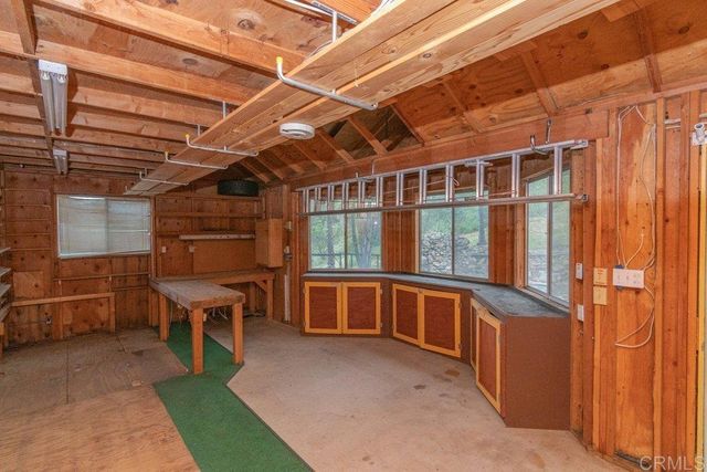 4327 Hollyhill Road, Vista, CA 92084