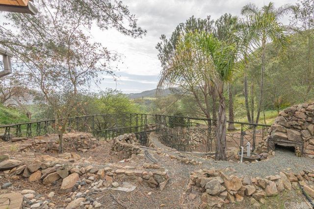 4327 Hollyhill Road, Vista, CA 92084