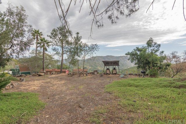 4327 Hollyhill Road, Vista, CA 92084