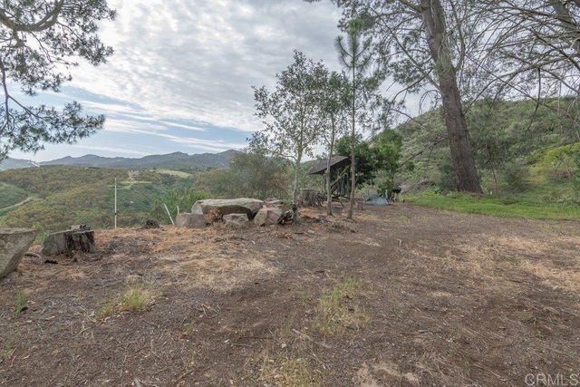 4327 Hollyhill Road, Vista, CA 92084