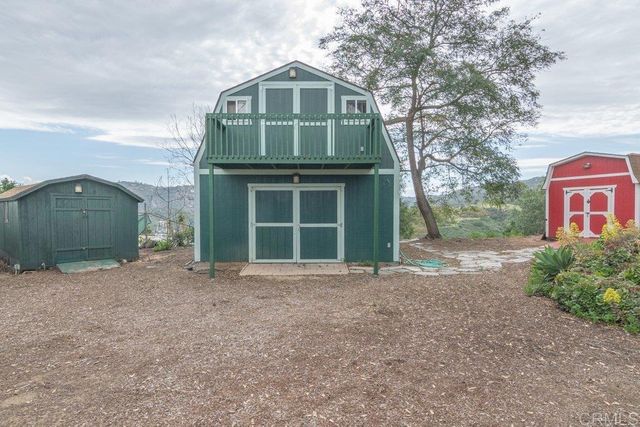 4327 Hollyhill Road, Vista, CA 92084