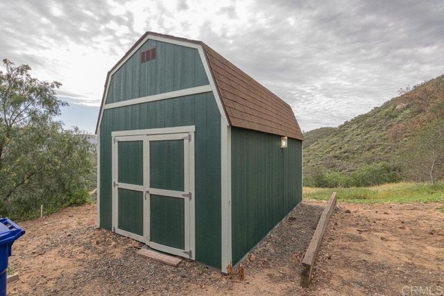 4327 Hollyhill Road, Vista, CA 92084