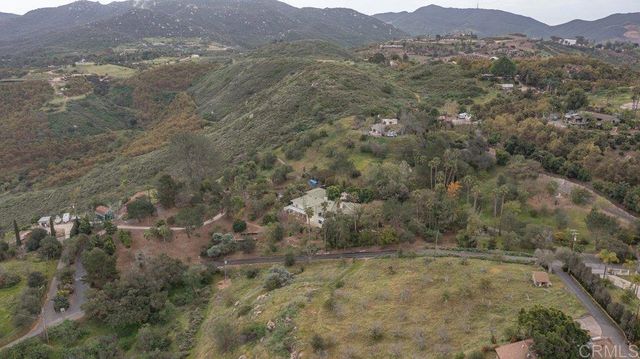 4327 Hollyhill Road, Vista, CA 92084