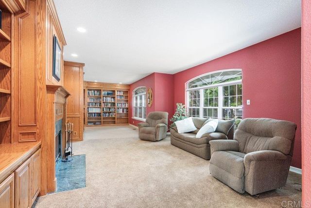 4327 Hollyhill Road, Vista, CA 92084