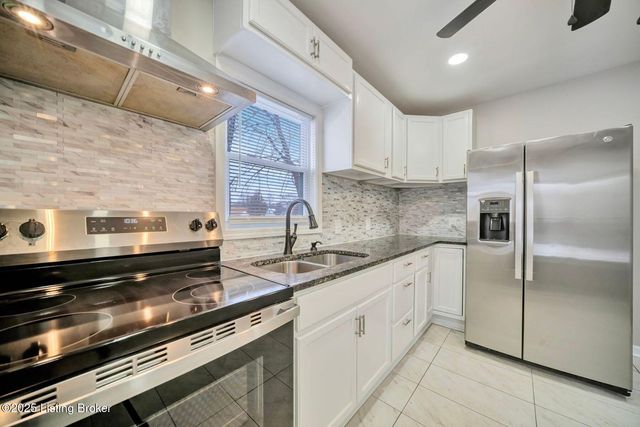 2220 Auburn Dr, Louisville, KY 40216