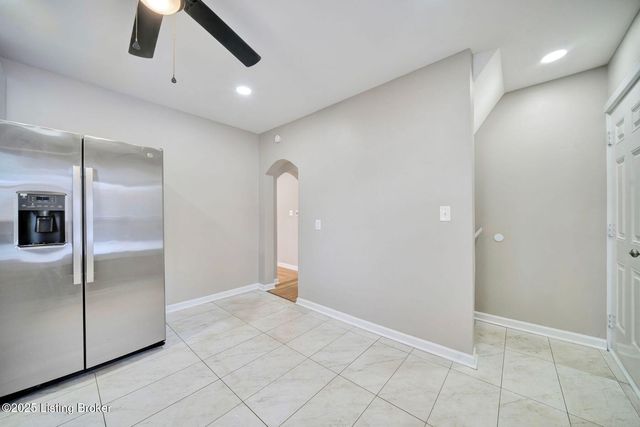 2220 Auburn Dr, Louisville, KY 40216