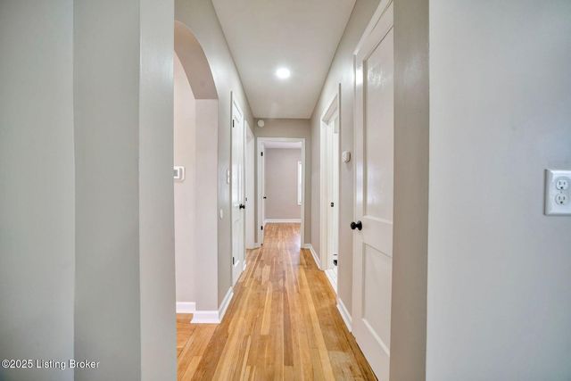 2220 Auburn Dr, Louisville, KY 40216