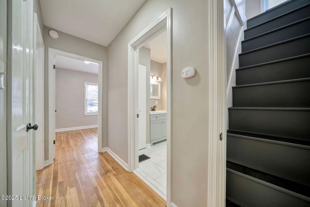 2220 Auburn Dr, Louisville, KY 40216