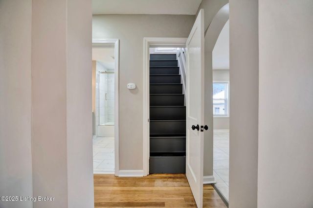 2220 Auburn Dr, Louisville, KY 40216