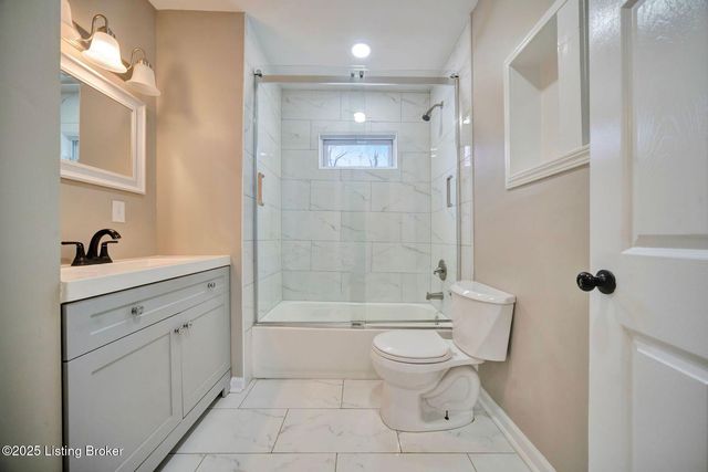 2220 Auburn Dr, Louisville, KY 40216