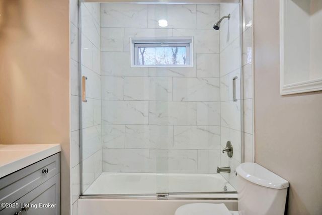 2220 Auburn Dr, Louisville, KY 40216