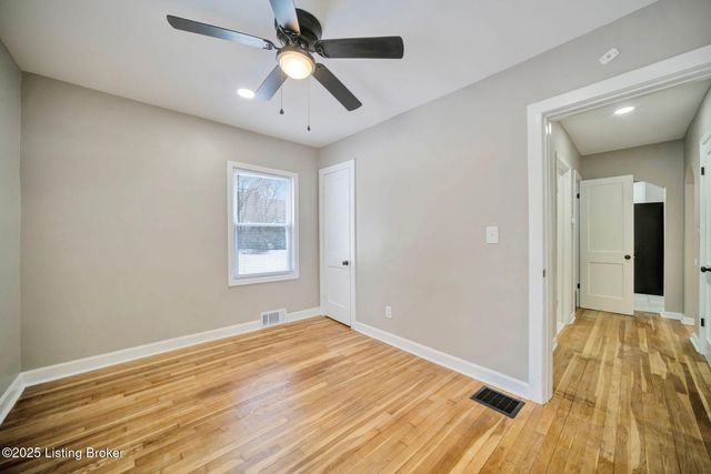 2220 Auburn Dr, Louisville, KY 40216