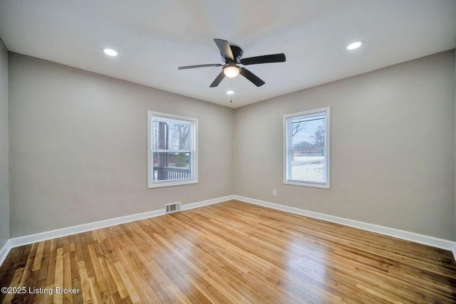 2220 Auburn Dr, Louisville, KY 40216