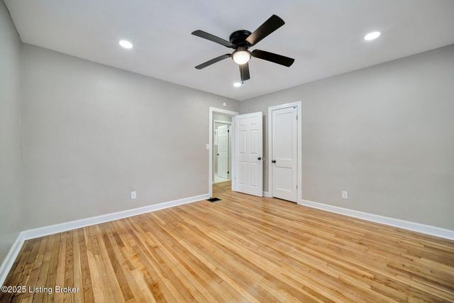 2220 Auburn Dr, Louisville, KY 40216