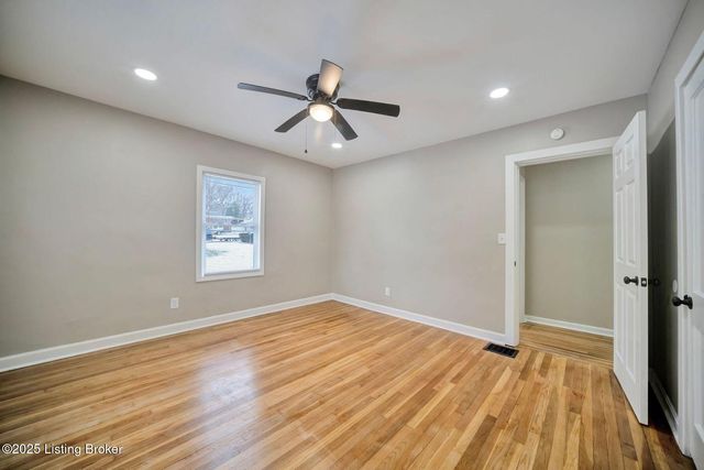 2220 Auburn Dr, Louisville, KY 40216