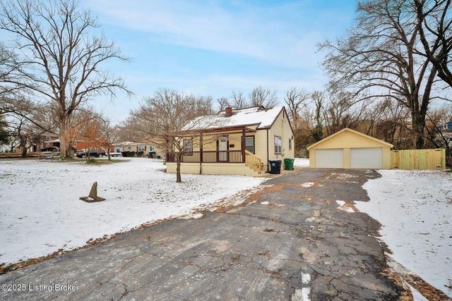 2220 Auburn Dr, Louisville, KY 40216