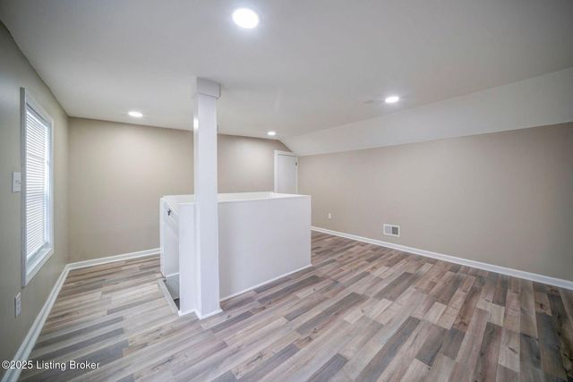 2220 Auburn Dr, Louisville, KY 40216