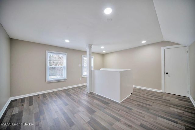 2220 Auburn Dr, Louisville, KY 40216