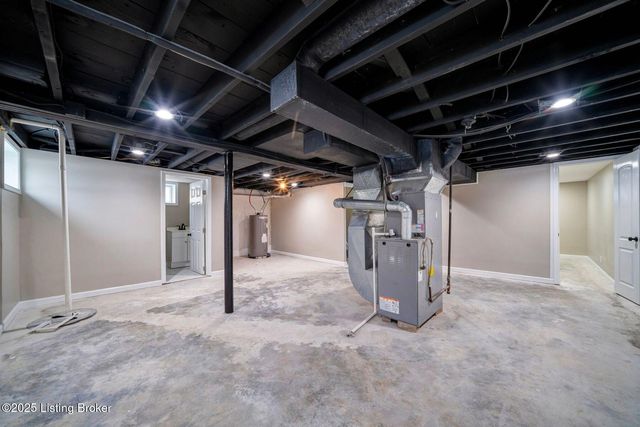 2220 Auburn Dr, Louisville, KY 40216